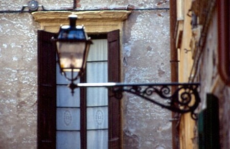lanterna in centro storico a Verona