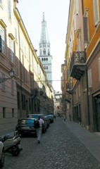 viottolo nel centro storico di Modena (31)