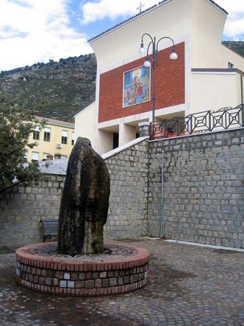 monumento in Gairo-centro