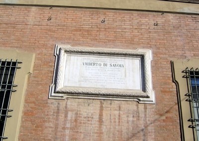 Palazzo Bertamini Lucca: targa in memoria di Umberto di Savoia