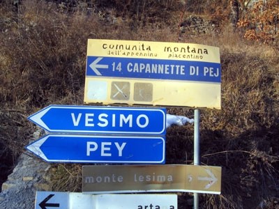 indicazioni per Capannette di Pej e Monte Lesima a Zerba
