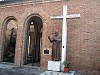 statua all'ingresso della chiesa dei Cappuccini a Piacenza
