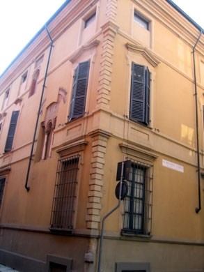 centro storico - palazzo angolo Via Mandelli