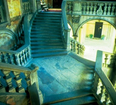 la suggestiva scalone a 4 rampe di Palazzo Somaglia a Piacenza