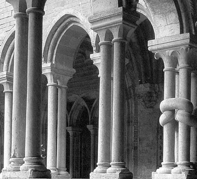 colonne della chiesa di Alseno