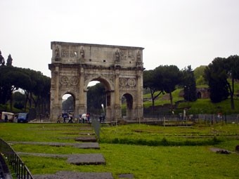 Roma: Arco Augusto ai Fori Romani