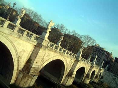 suggestiva di Roma: archi e ponte