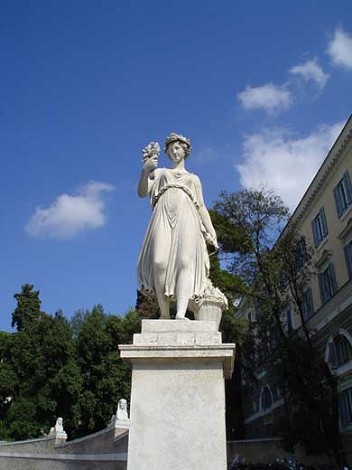 sculture in Villa Borghese a Roma