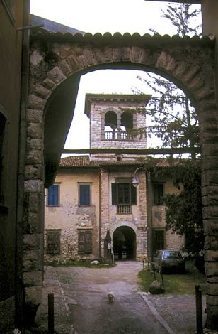 ingresso-di-corte-a-Luzzana