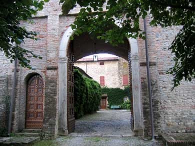 Rivergaro dintorni: ingresso del castello di Ancarano