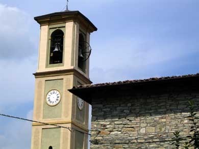 campanile della chiesa di Piozzano in Val Luretta